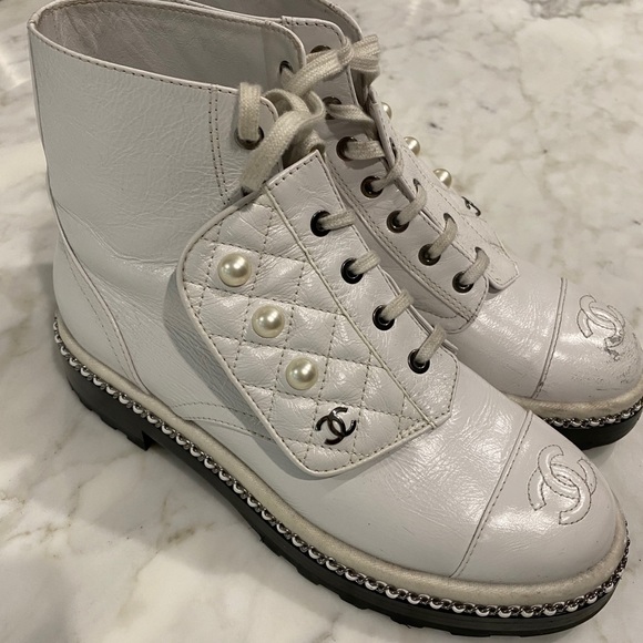 Chanel chain pearl combat boot - Picture 2 of 7